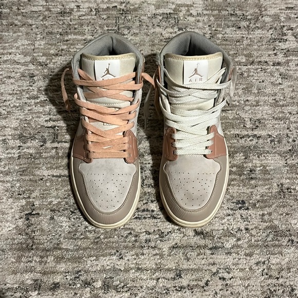 Nike Air Jordan 1 Mid Milan - Picture 3 of 8